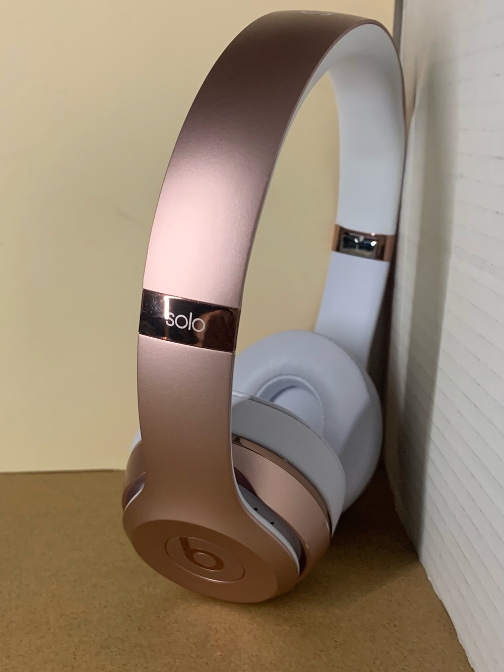 Beats by Dr. Dre Solo 3 Wireless Headband On-Ear Headphones Rose Gold
